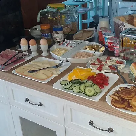 Monato Nocleg ze śniadaniem 2*