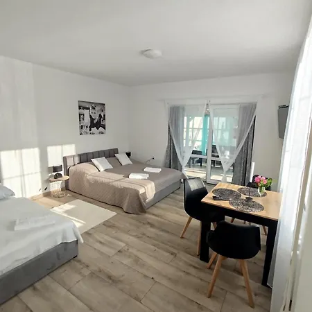 Monato Bed & Breakfast 2*